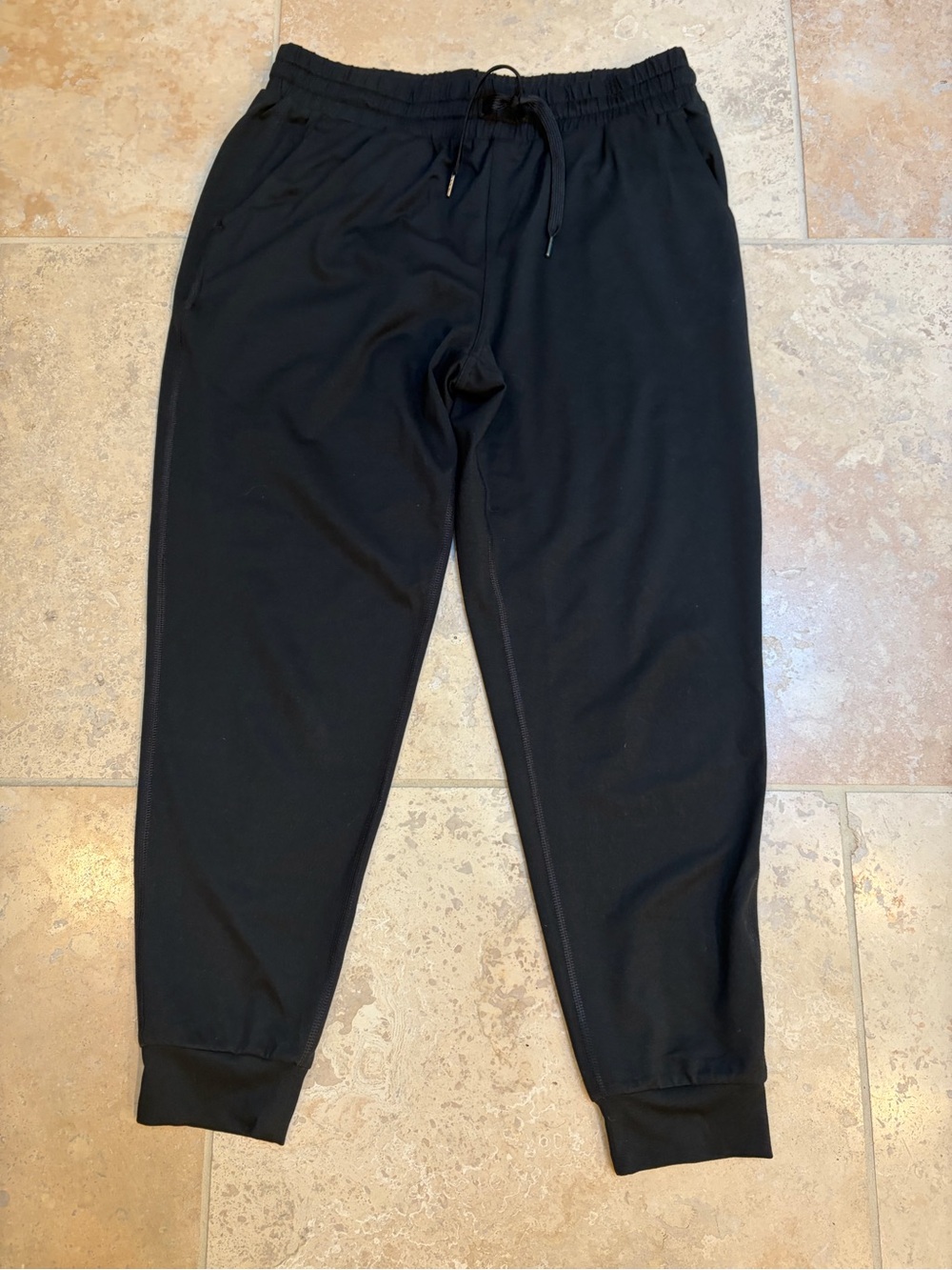 Quince women’s black joggers